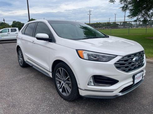 Used 2019 Ford Edge Titanium w/ Equipment Group 301A image 6