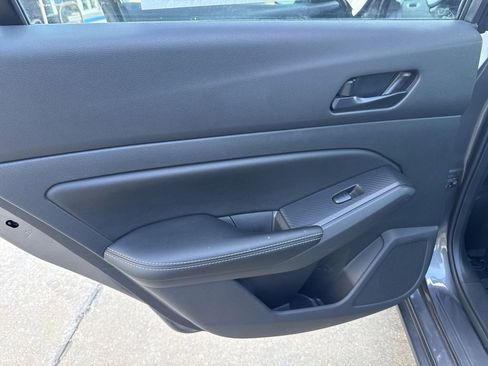 Used 2025 Nissan Altima 2.5 SV FWD image 9