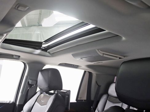 Used 2016 Cadillac Escalade Premium image 32