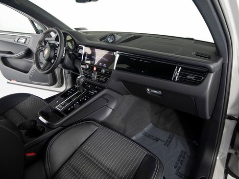 New 2026 Porsche Macan Turbo image 30