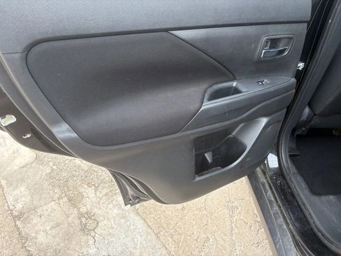 Used 2020 Mitsubishi Outlander ES image 12