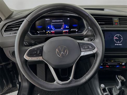 Used 2024 Volkswagen Tiguan SE AWD/4WD image 18
