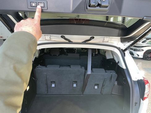 Used 2023 Subaru Ascent Premium w/ Convenience Package image 21