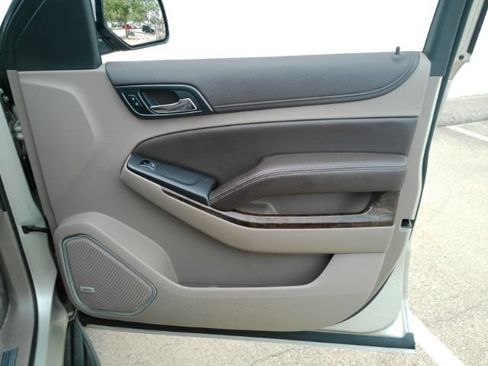 Used 2016 Chevrolet Suburban LT RWD image 22