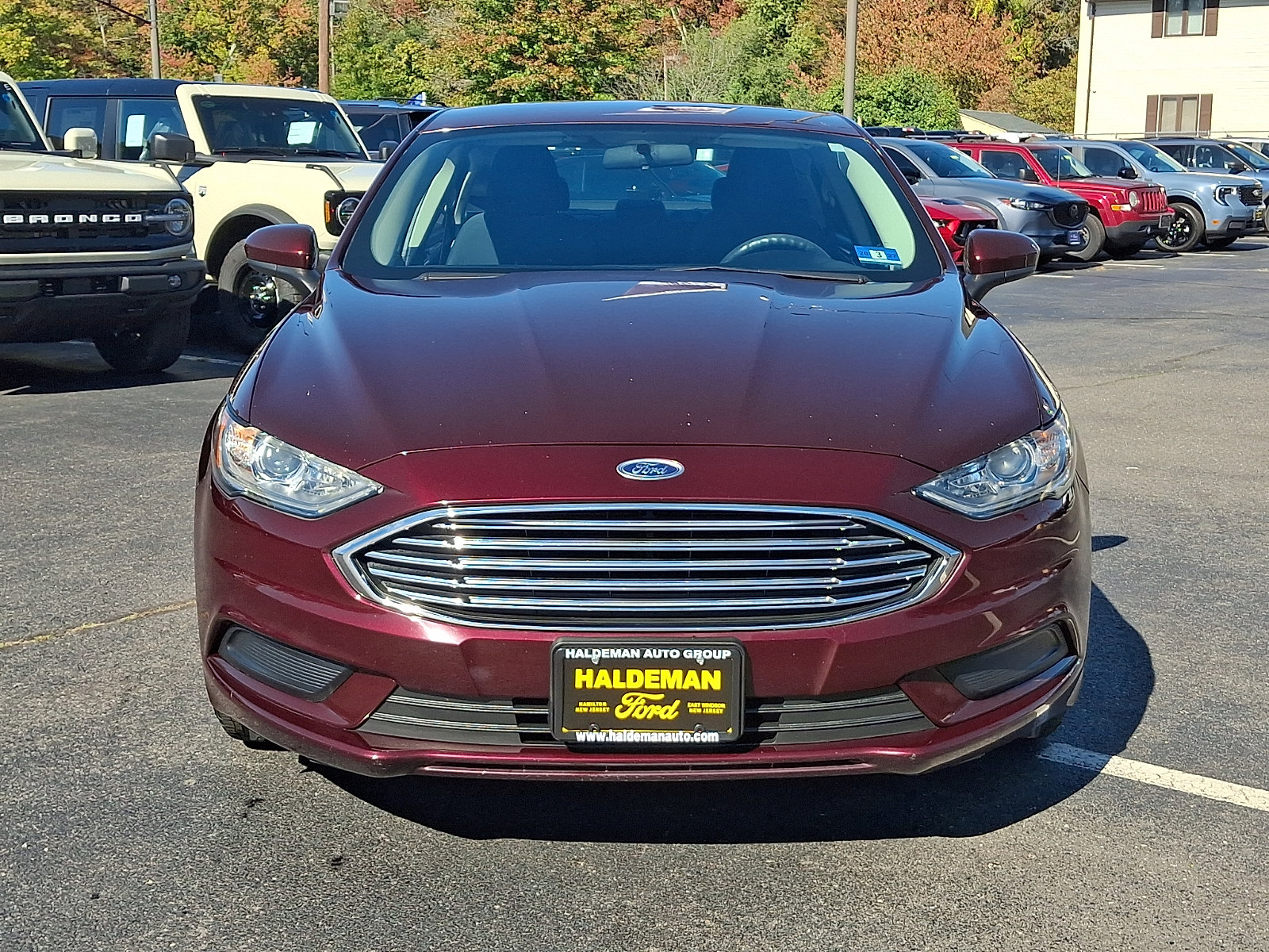 Used 2018 Ford Fusion SE w/ Fusion SE Technology Package FWD image 2
