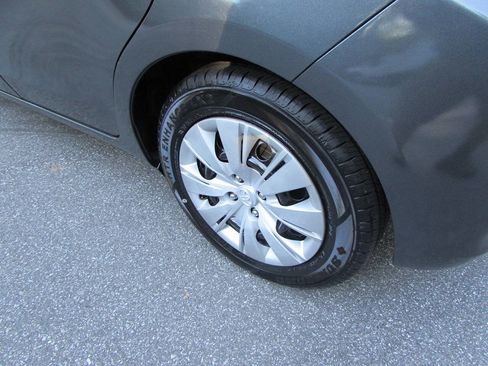 Used 2012 Toyota Yaris LE FWD image 10