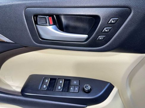 Used 2018 Toyota Highlander Limited AWD/4WD image 23