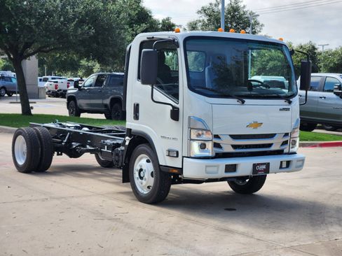 New 2025 Chevrolet Low Cab Forward 5500XG image 2