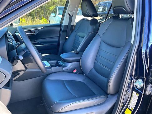 Used 2021 Toyota RAV4 XLE Premium image 7