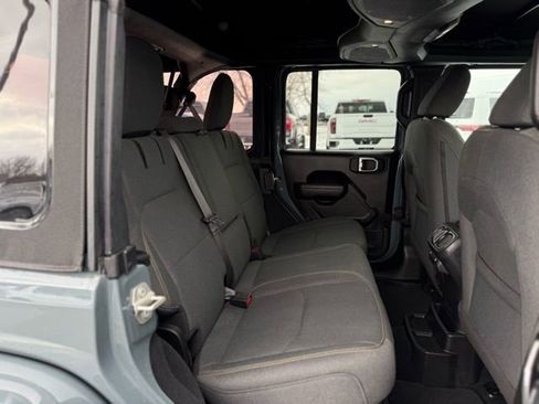 Used 2024 Jeep Wrangler Unlimited image 18