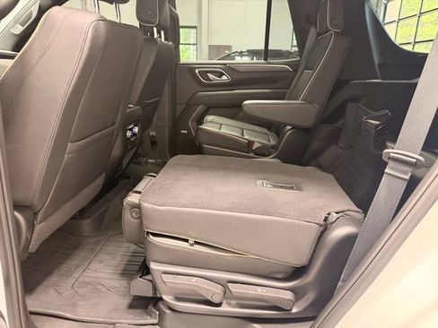 Used 2024 GMC Yukon SLT w/ SLT Luxury Package AWD/4WD image 24