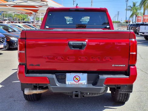 Certified 2025 Toyota Tacoma TRD Off-Road AWD/4WD image 5