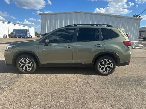 Used 2020 Subaru Forester Premium AWD/4WD image 1