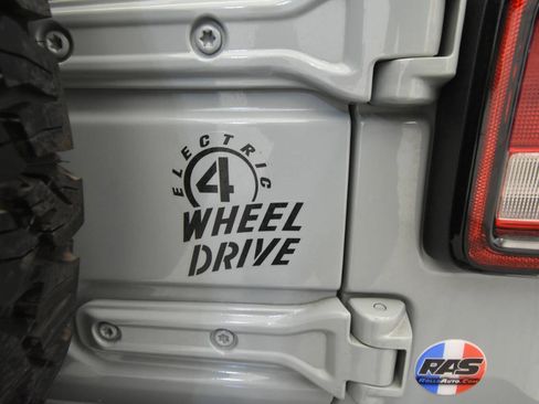 Used 2024 Jeep Wrangler Unlimited AWD/4WD image 45