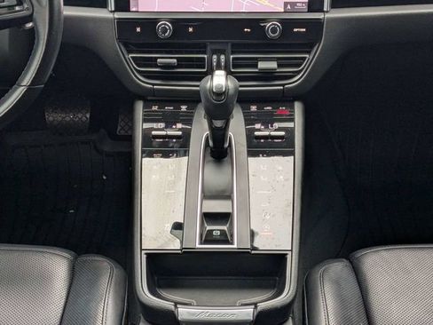 Used 2023 Porsche Macan Turbo AWD/4WD image 19