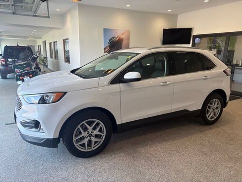 Used 2024 Ford Edge SEL w/ Convenience Package AWD/4WD image 3