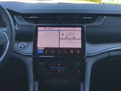 Certified 2024 Jeep Grand Cherokee Limited image 16