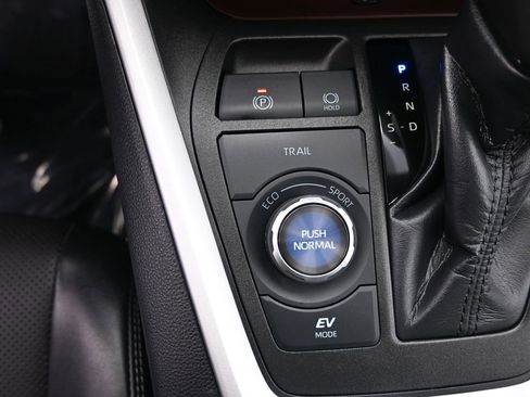 Used 2022 Toyota RAV4 Limited image 28