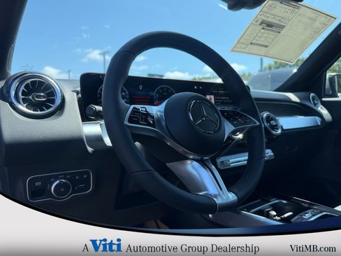 Used 2025 Mercedes-Benz GLB 250 4MATIC image 14
