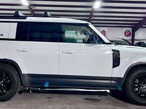 Used 2020 Land Rover Defender 110 SE AWD/4WD image 2