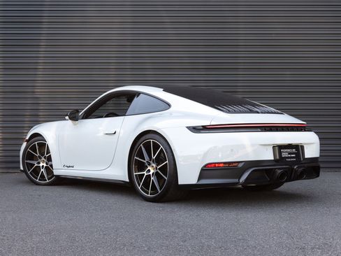 Certified 2025 Porsche 911 Carrera GTS RWD image 3