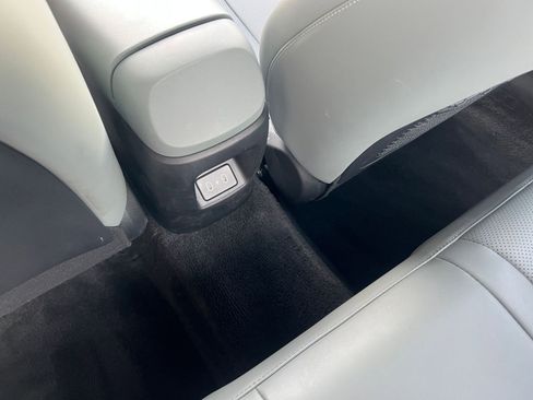 Used 2025 Hyundai Elantra Limited image 23