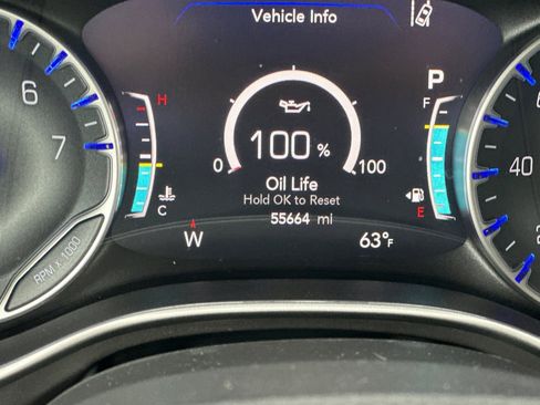 Used 2023 Chrysler Pacifica Touring-L image 25