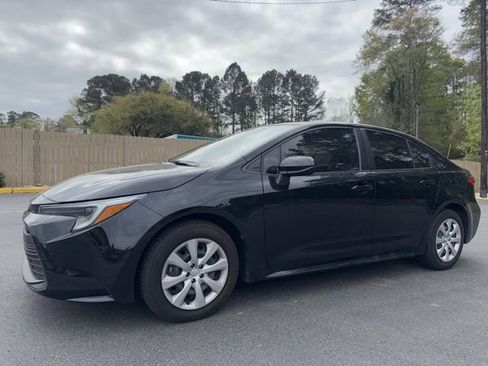 Used 2024 Toyota Corolla LE image 1