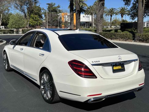 Used 2019 Mercedes-Benz S 560 Sedan image 2