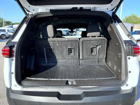 Used 2023 Chevrolet Traverse LT w/ LPO, Floor Liner Package AWD/4WD image 9