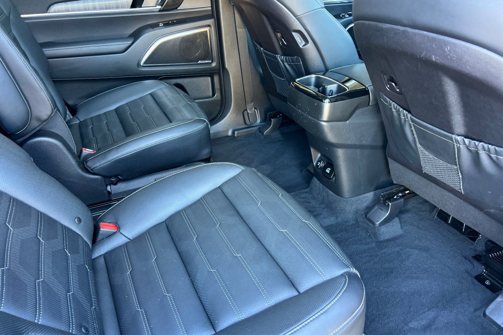 Used 2024 Kia Telluride SX Prestige w/ Towing Package AWD/4WD image 34