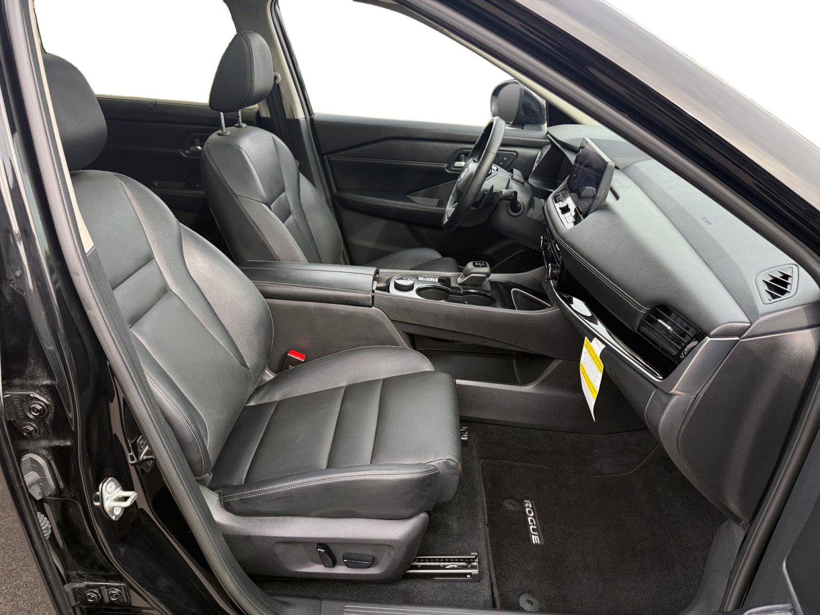 Certified 2025 Nissan Rogue SL w/ Tech Package AWD/4WD image 27