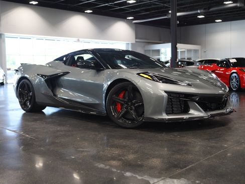 Used 2024 Chevrolet Corvette Z06 RWD image 2