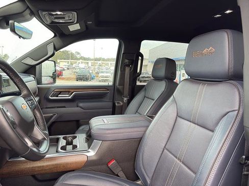 Used 2025 Chevrolet Silverado 3500 High Country w/ Technology Package image 15