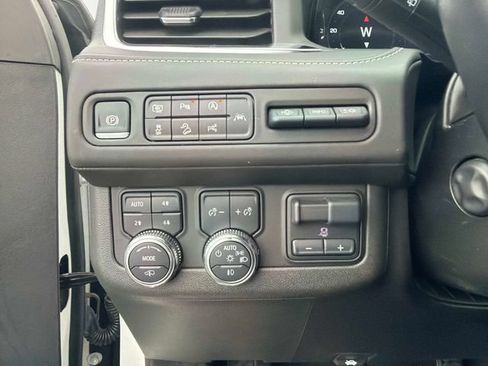 Used 2024 GMC Yukon Denali Ultimate AWD/4WD image 30