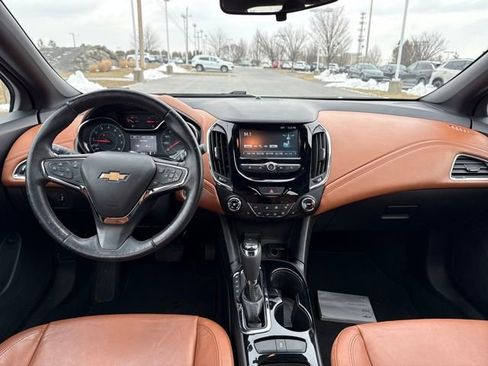 Used 2018 Chevrolet Cruze Premier image 12