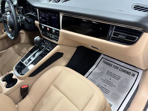 Certified 2026 Porsche Macan AWD/4WD image 15