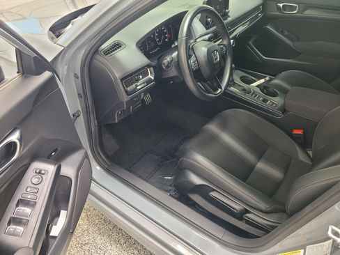 Used 2025 Honda Civic Sport image 17