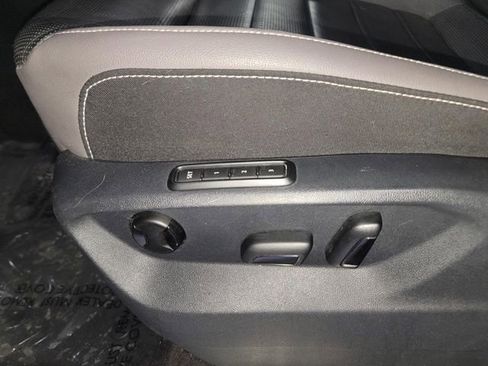 Used 2020 Volkswagen Atlas Cross Sport SEL Premium image 34