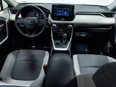 Used 2022 Toyota RAV4 XLE image 21
