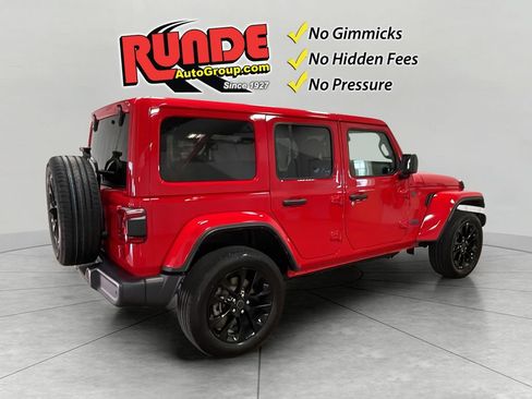Used 2025 Jeep Wrangler Unlimited Sahara w/ Safety Group AWD/4WD image 6