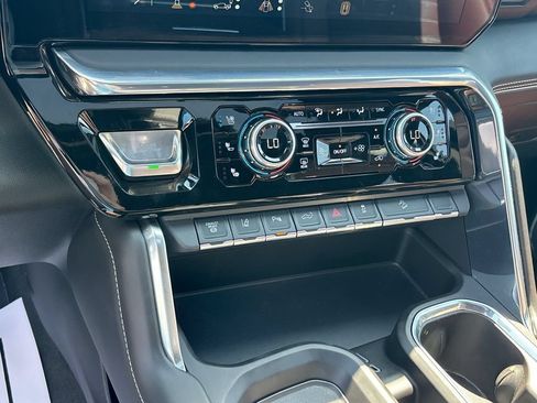 Used 2024 GMC Sierra 3500 Denali Ultimate AWD/4WD image 36