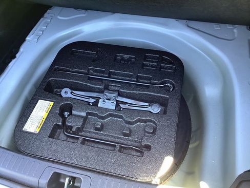 Used 2023 Toyota Corolla LE image 30