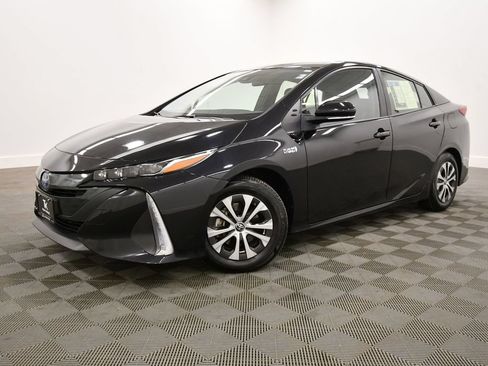 Used 2022 Toyota Prius Prime XLE FWD image 2