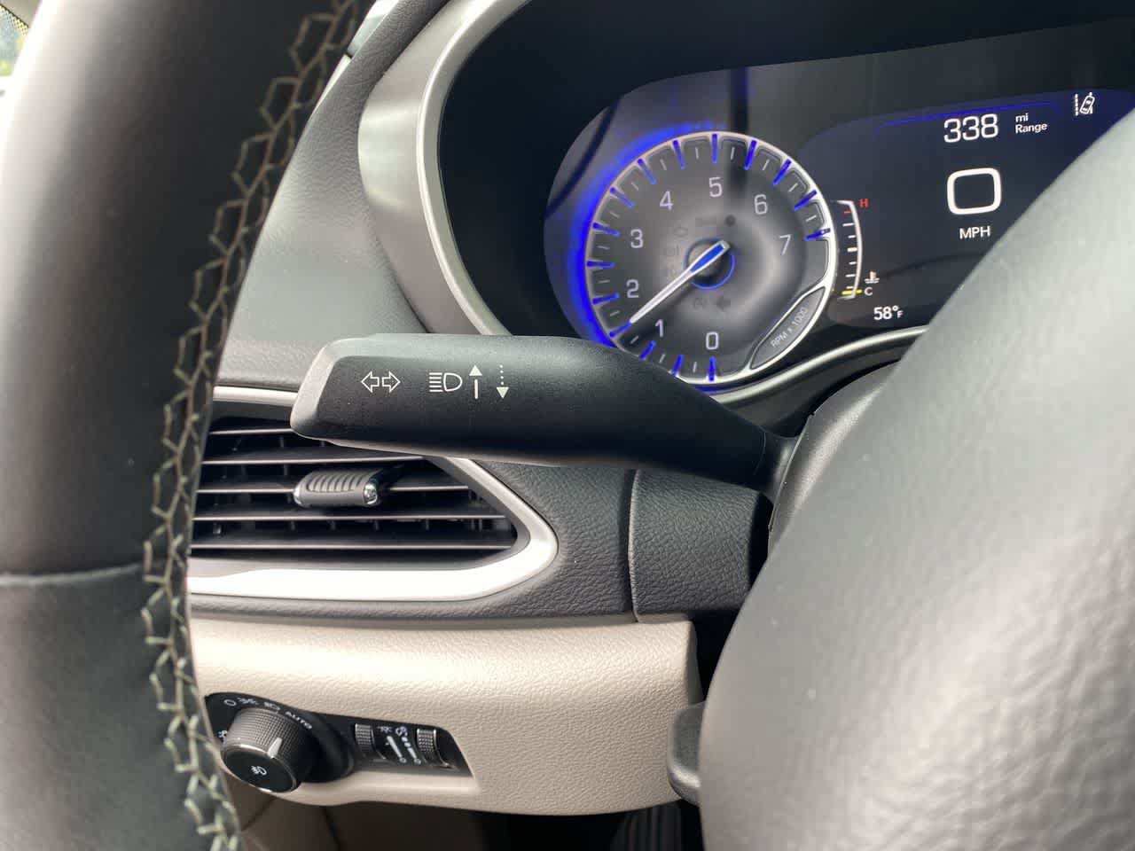 Used 2024 Chrysler Pacifica Touring-L FWD image 23
