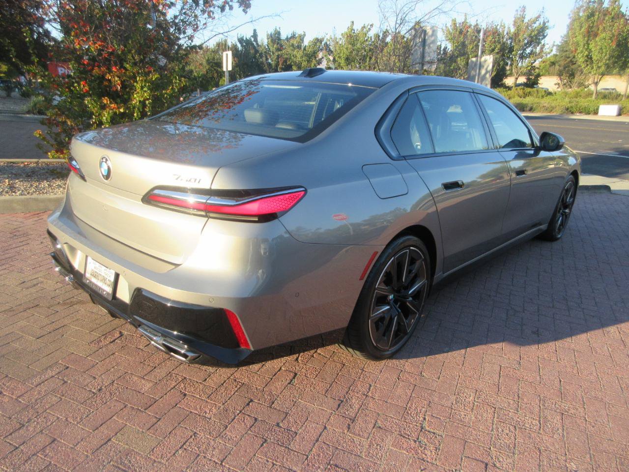 Used 2023 BMW 760i xDrive AWD/4WD image 87
