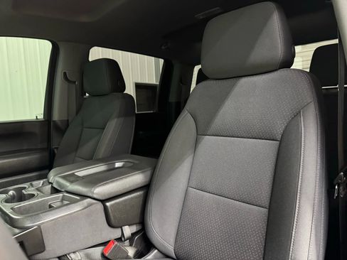 Used 2021 Chevrolet Silverado 2500 Custom w/ Custom Value Package image 12