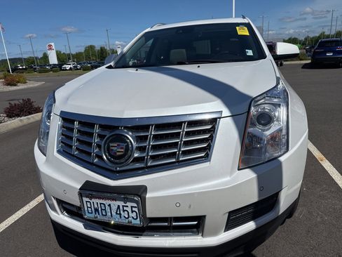 Used 2015 Cadillac SRX Luxury w/ Driver Assist Package AWD/4WD image 2