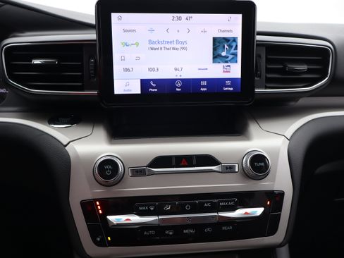 Used 2023 Ford Explorer XLT w/ Equipment Group 202A image 20