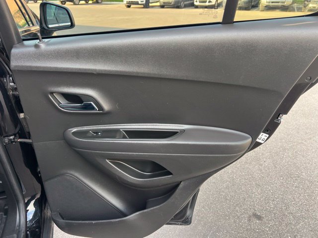Used 2020 Chevrolet Trax LT w/ LT Convenience Package FWD image 12